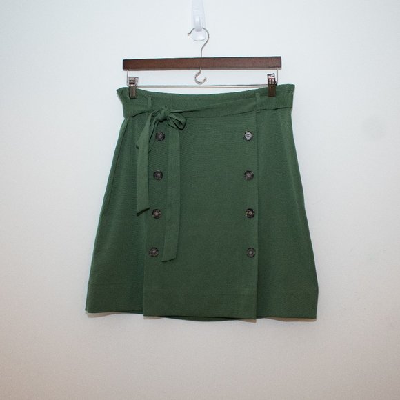 LOFT Dresses & Skirts - LOFT Size 10 Green Button Pleated Skirt